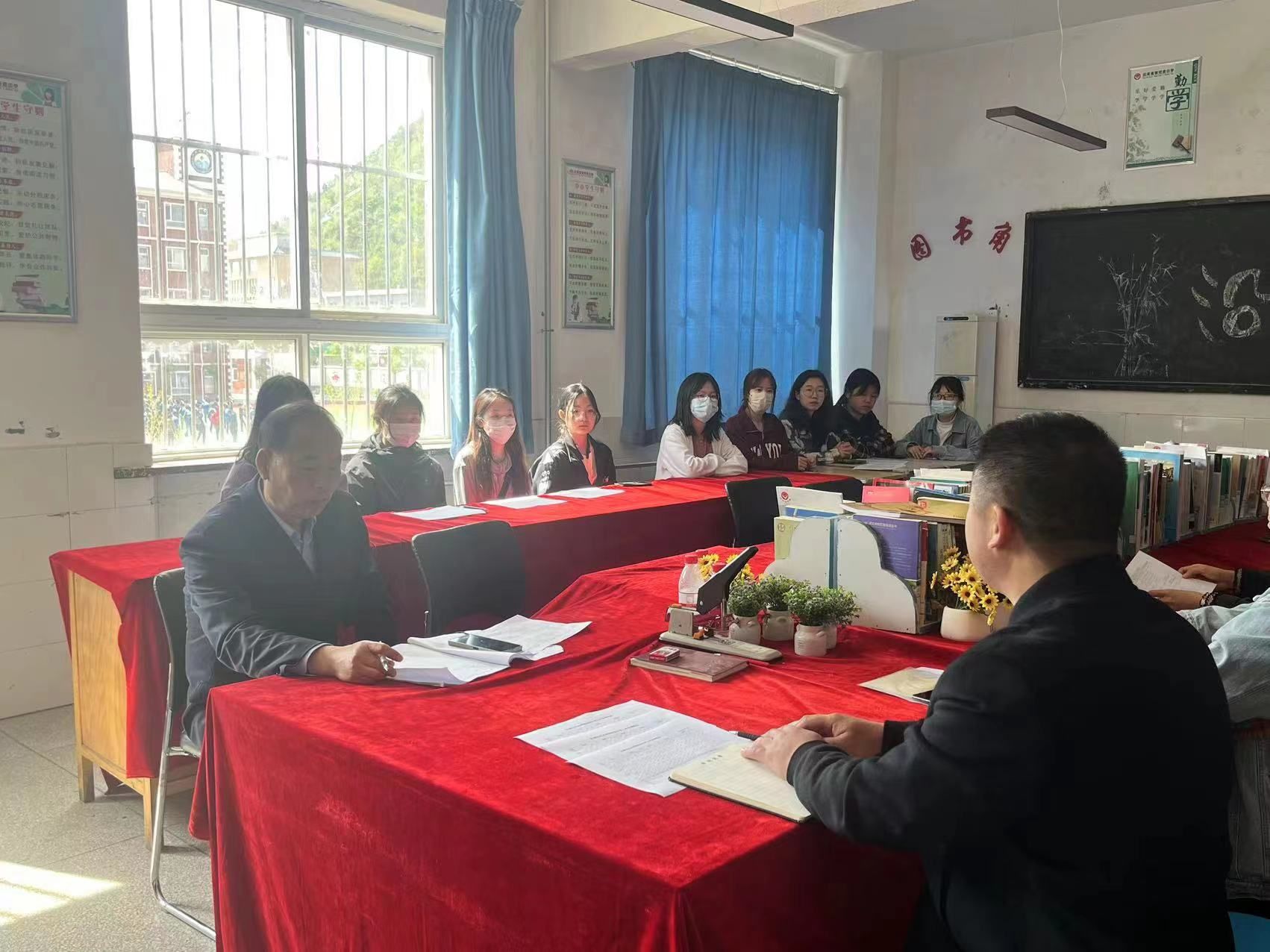 星空网页版登录入口与沿河湾初级中学携手开展实习基地交流活动